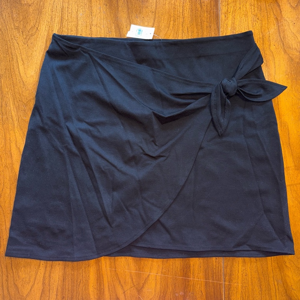 Women’s Loft Skirt Size Large Black NWT